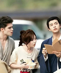 �׷��ȶ�ͻ��3000��̨��������΢�̾�𱬺�����