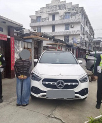 ��һ��̨��һ������Ů�ӱ�ץ����Ϊ����û�˲�