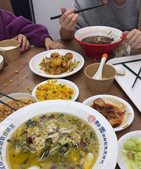 ���������ù㳡��԰�µ�Է���4����2С������110Ԫ��