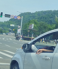 �����ʻԱ��������һ���ţ