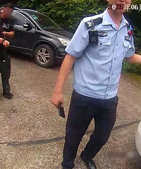 ̨��һŮ�ӱ��岽��ҧ������һ�ߣ����������ҽ�������߳�û�߷�