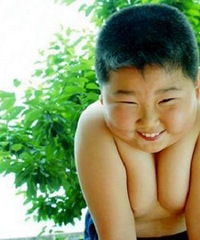 "嘘。。。趁管理员没发现,速度进!10岁小孩的胸部,有乳沟,有图