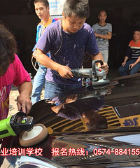 金亚学校汽车美容专业新入学学员实操抛光