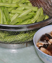 "菇香炒豆。。。。。有口福的四季豆"