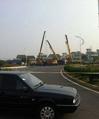 党山高架桥发生槽罐车侧翻,引发多条道路大堵车