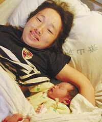 "孕妇在地铁湘湖站顺利产女 过路乘客搭临时产房"