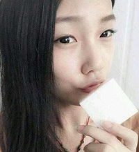 妹子的眼睛水灵灵的很吸引人