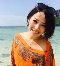 小V脸妹子笑的贼开心