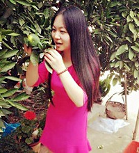 妹子表情这么呆有点萌