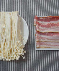 烟熏香味的培根裹着爽口的金针菇,一口下去让人回味无穷