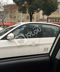 女司机抱着娃开车?老司机都不敢这么做