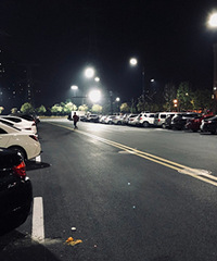 好好的大马路变成停车场了?