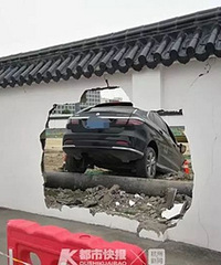 小老弟怎么回事?起飞失败?