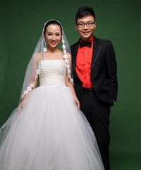 朋友婚纱照 大家挺挺哈