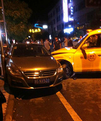 更新:东阳横店出租车连撞6人 1人当场死亡,罪魁祸首原来是它 图