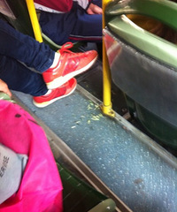 义乌公交车上遇极品 真不明白她们是什么心态