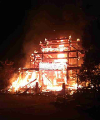 【爆料】今天凌晨义亭铜山岩发生大伙 一座庙都烧空了