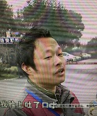 "换个水龙头,竟然向人吐口水~连个道歉都没有!"