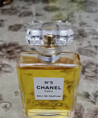 朋友送的香奈儿5号香水100ml