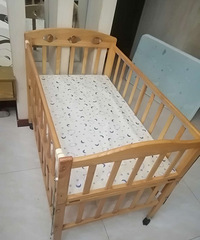 婴儿床甩卖