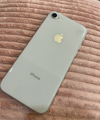 自用iphone8,256G,白色,换过电池,1500!