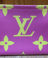 全新某V同款拼色手拿包