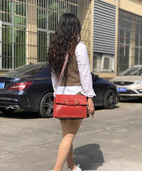 Ʒ������Ů�������˳�