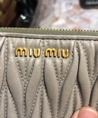 miumiu����ȫ����ƤǮ��1600