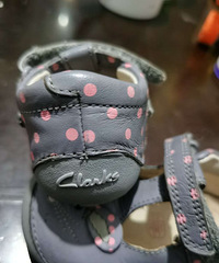 ClarksӤ��Ь