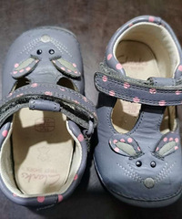 ClarksӤ��Ь