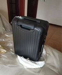 ��Ĭ��������RIMOWA    21��ǻ���