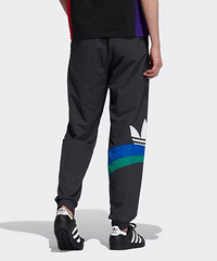 adidas���ϴ�˹������Ҷ����װ�˶���