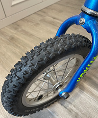 �ɿ���12Ӣ��ƽ�⳵