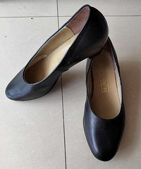 ��ɫ�ٴ�͸�ţƤŮЬ��