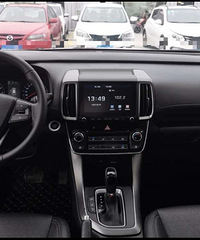 现代ix35白色SUV