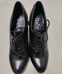 ȫ�º�ɫ �߸�Ь