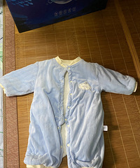 闲置出售婴儿秋冬绒面棉服连体衣