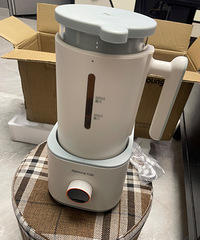 出售全新九阳豆浆机D580