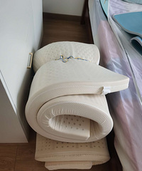 家里有床乳胶床垫,1.8*2米,泰国旅游背回来的,有需要联系