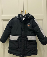 出全新PawinPaw男童中长款羽绒服,尺码120
