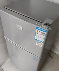 全新小冰箱
