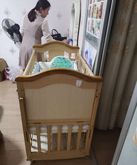 低价转让简魅旗舰店婴儿床一个,带棕垫、被子、蚊帐
