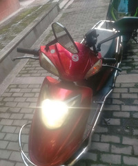 ��һ����ɫ�綯������