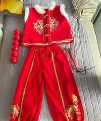 娃儿元旦节目表演服鞋和道具便宜出
