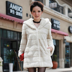 皮草马甲搭配外套好看 144239_18281351147359066_3735cf73a3512550fac1ab093507e3ee.jpg