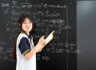  The 17-year-old female secondary technical school student won the 12th place in the global math contest. Her dream is to enter Zhejiang University!