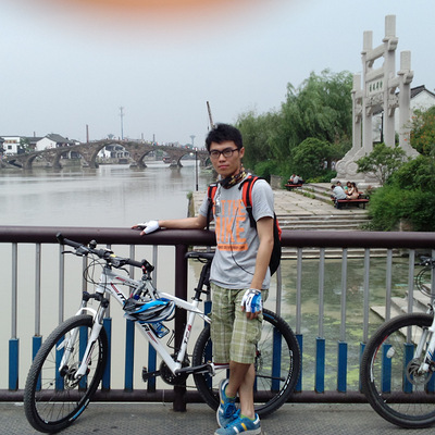 26岁,老大不小的,该找个人准备下阶段生活了。