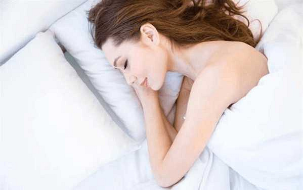 女人睡觉时该不该穿内衣