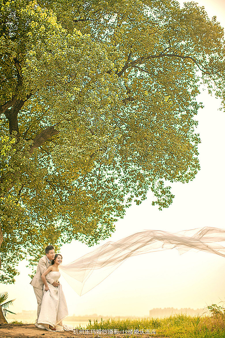 风华绝代_韩式_草坪_杭州乐玛婚纱摄影的特色