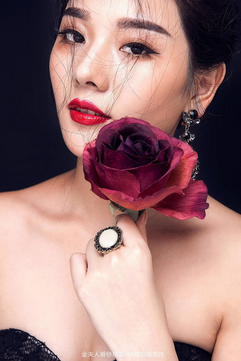 婚纱照挂在哪里既甜蜜又美观?!